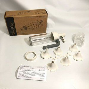 NEW Pampered Chef Easy Accent Decorator #1778 Cake